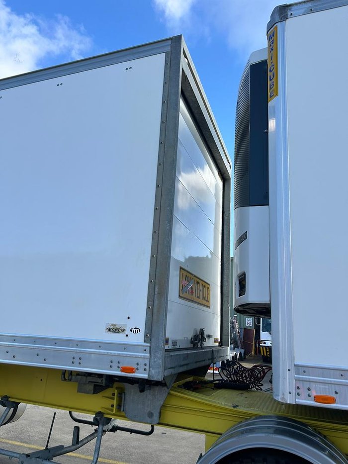 2016 Maxitrans 34 Pallet -18 High Cube Reefer, Roller Door, Tail Gate Yellow