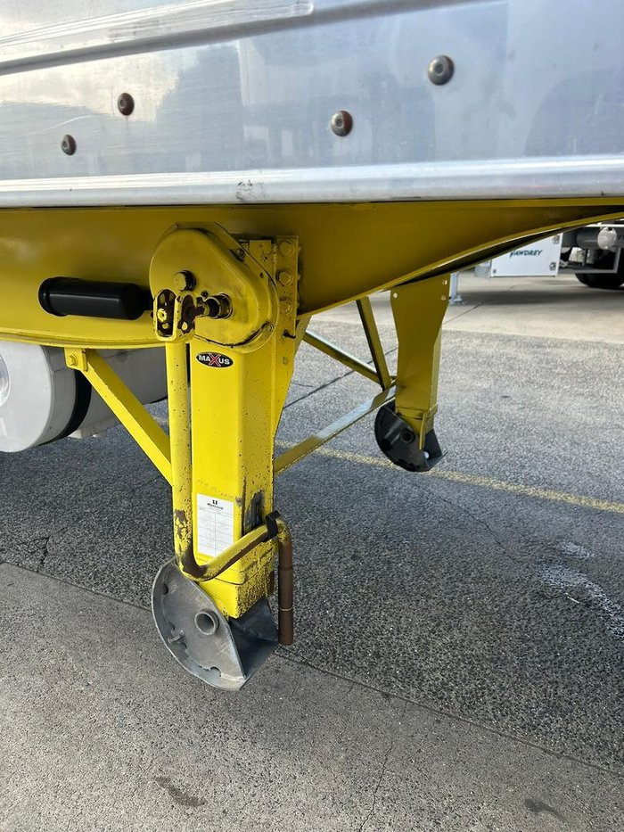 2016 Maxitrans 34 Pallet -18 High Cube Reefer, Roller Door, Tail Gate Yellow