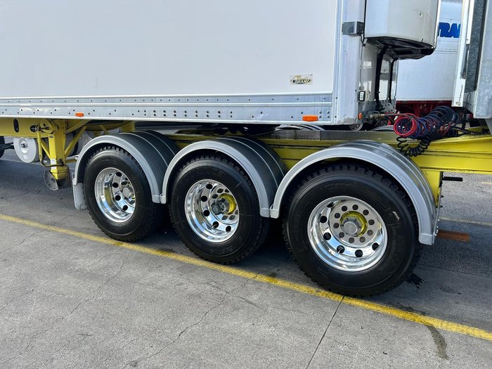 2016 Maxitrans 34 Pallet -18 High Cube Reefer, Roller Door, Tail Gate Yellow