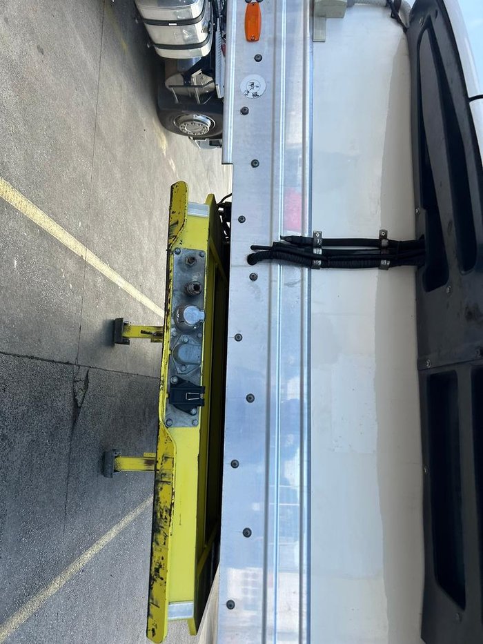 2016 Maxitrans 34 Pallet -18 High Cube Reefer, Roller Door, Tail Gate Yellow