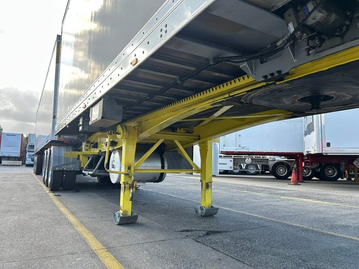 2016 Maxitrans 34 Pallet -18 High Cube Reefer, Roller Door, Tail Gate Yellow