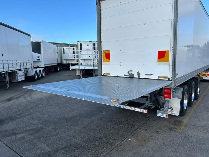 2016 Maxitrans 34 Pallet -18 High Cube Reefer, Roller Door, Tail Gate Yellow