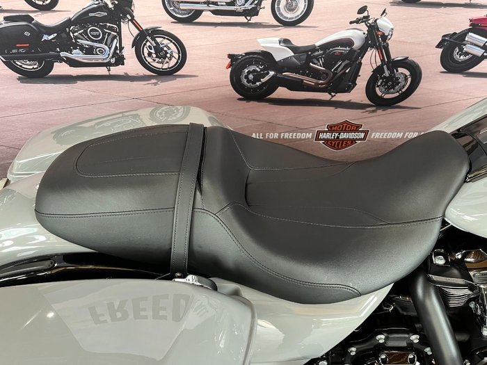 2025 HARLEY-DAVIDSON FLHRXS ROAD KING SPECIAL