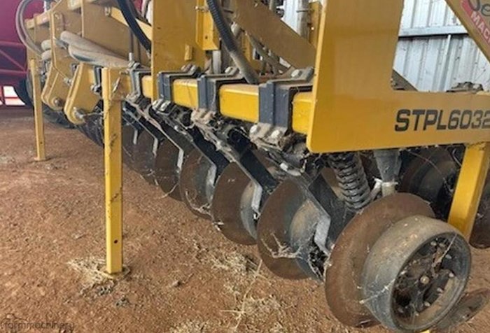 0 SERAFIN ULTISOW 6M 32 ROW RIGID LINKAGE BAR USED YELLOW