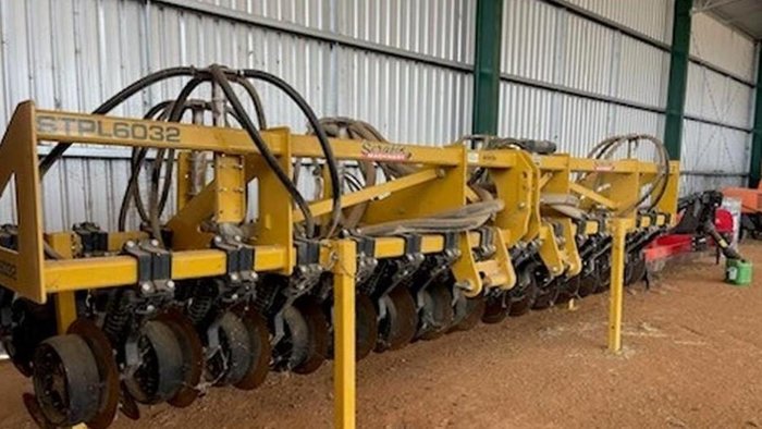 0 SERAFIN ULTISOW 6M 32 ROW RIGID LINKAGE BAR USED YELLOW