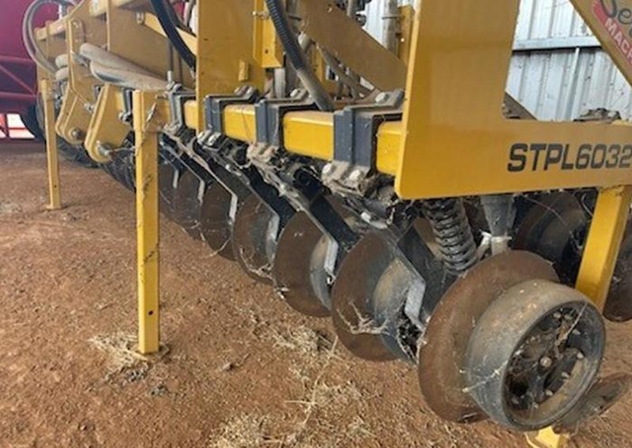 0 SERAFIN ULTISOW 6M 32 ROW RIGID LINKAGE BAR USED YELLOW