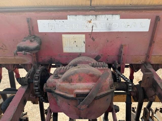 1985 INTERNATIONAL MCCORMACK 6 2