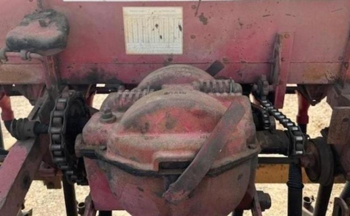 0 1985 INTERNATIONAL MCCORMACK 6 2