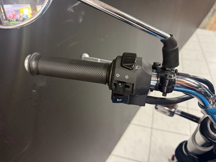 2023 Royal Enfield INTERCEPTOR 650 E5 CLASSIC Blue