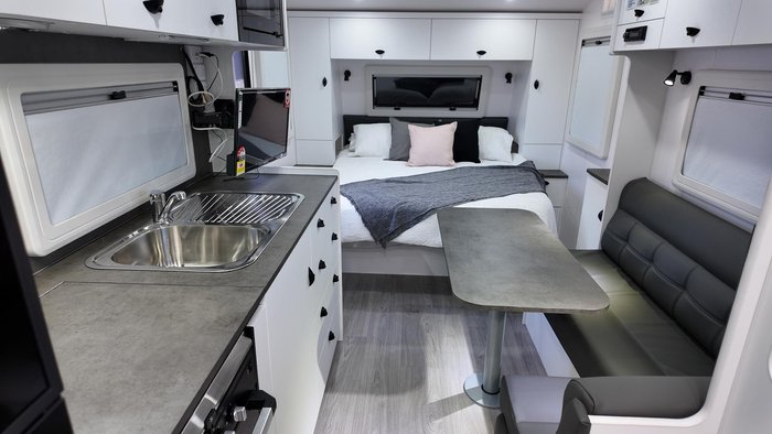 2025 Newlands Family Tourister 600