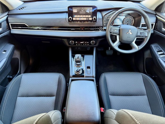 2024 Mitsubishi Outlander ES