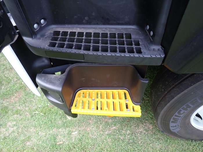 2026 Isuzu F Series FYH 320-255 AT R58 WHITE