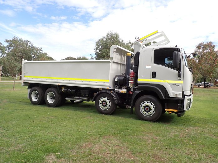 2025 Isuzu F Series FYH 300-350 WHITE