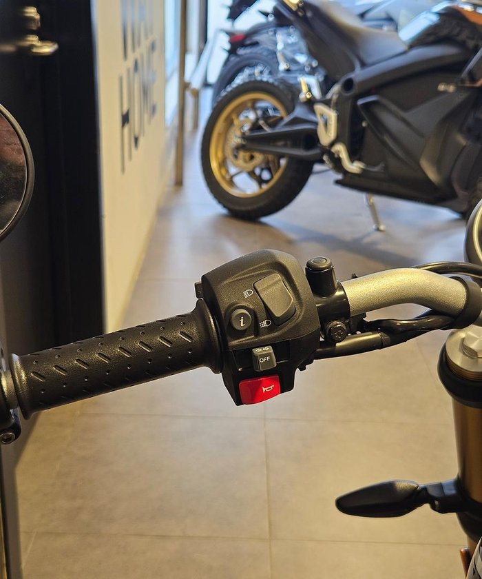 2025 Triumph Speed 400 Speed Four Black