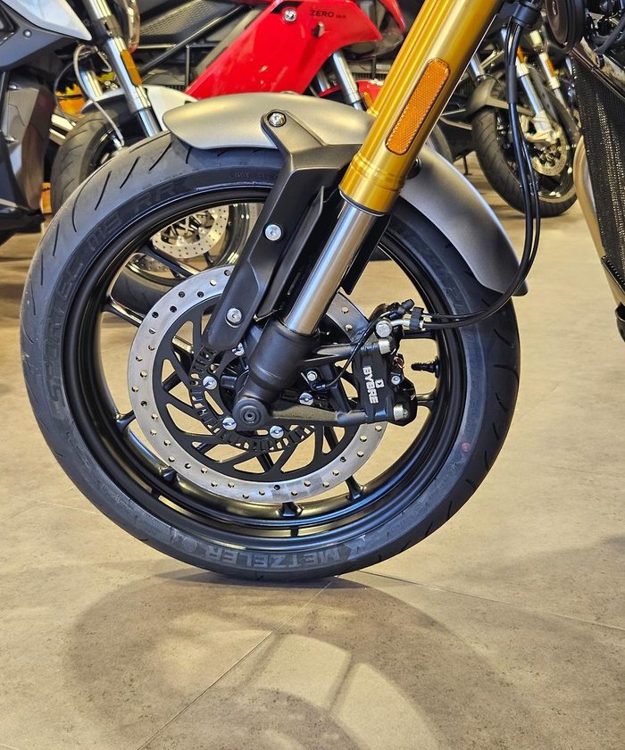 2025 Triumph Speed 400 Speed Four Black