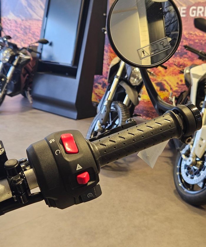2025 Triumph Speed 400 Speed Four Black
