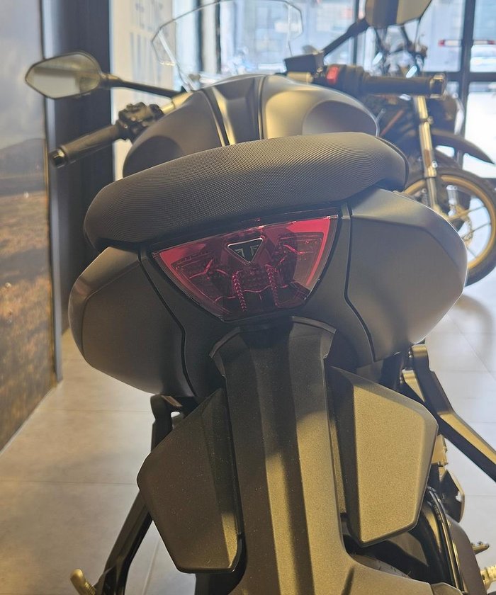 2025 Triumph Daytona 660 LAMS Daytona Black