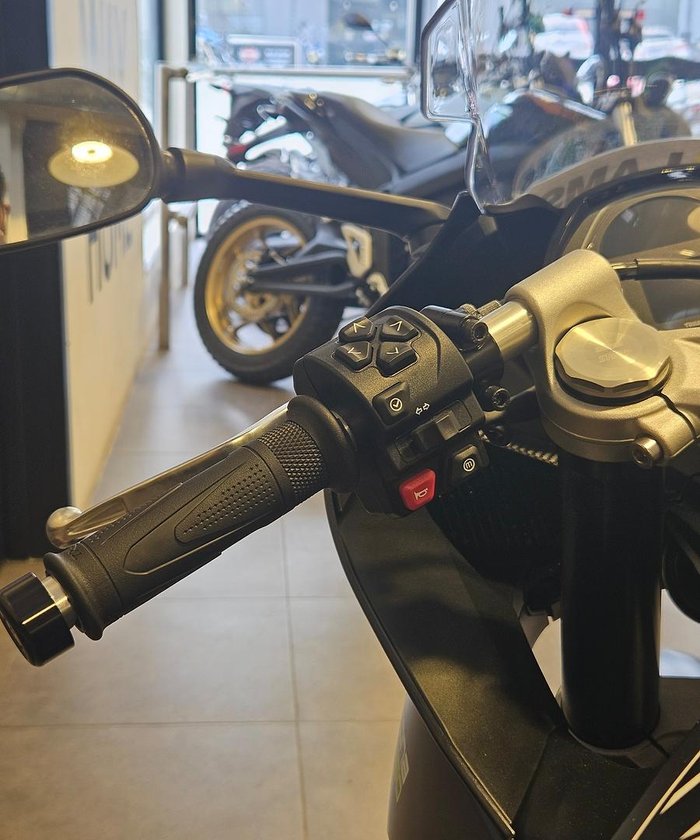 2025 Triumph Daytona 660 LAMS Daytona Black