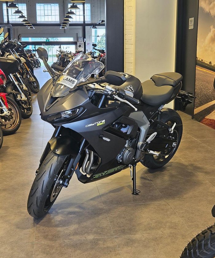 2025 Triumph Daytona 660 LAMS Daytona Black