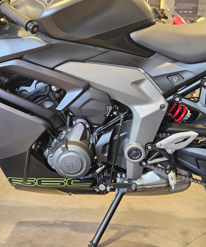 2025 Triumph Daytona 660 LAMS Daytona Black
