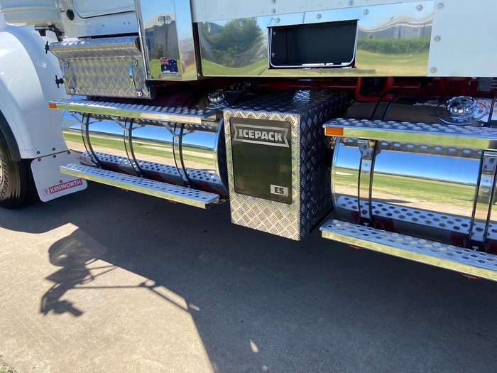 2020 Kenworth T909 White