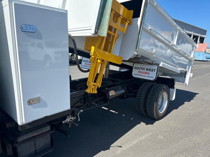 2015 Mitsubishi Canter CANTER, 815, MANUAL, TIPPER / RUBBISH BIN LIFTER, X SHIRE
