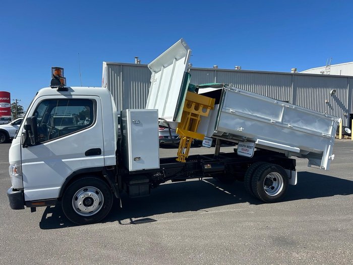 2015 Mitsubishi Canter