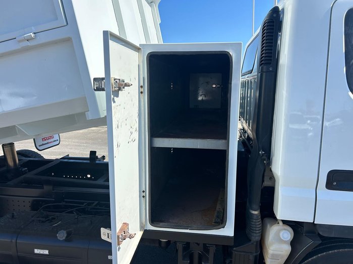 2015 Mitsubishi Canter CANTER, 815, MANUAL, TIPPER / RUBBISH BIN LIFTER, X SHIRE