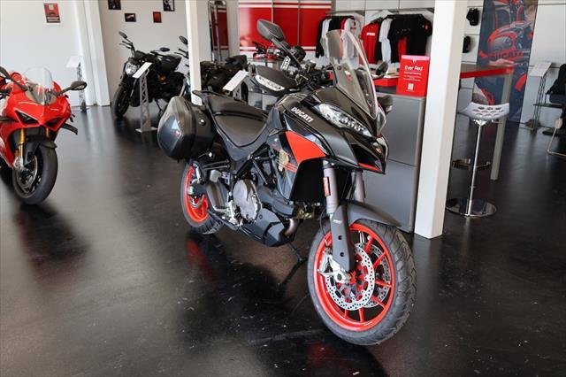 2024 Ducati Multistrada V2 S Multistrada Black