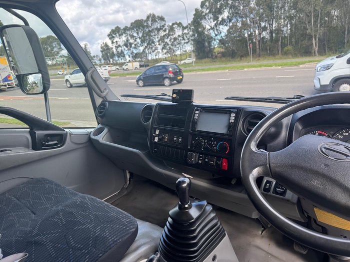 2015 Hino 300 Series 617 Long WHITE