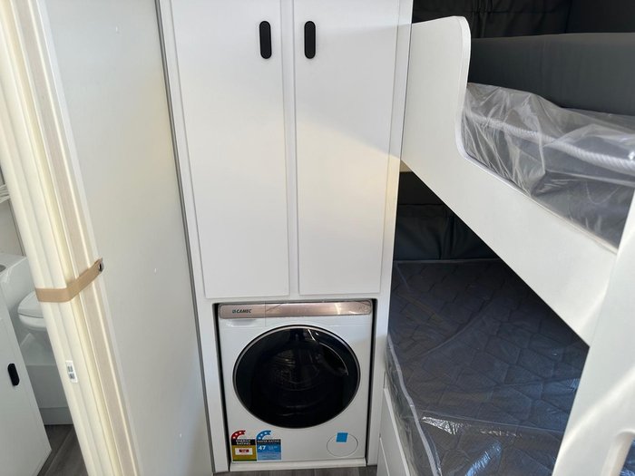 2025 JB Caravans Scorpion Sting 21'6 Family Bunk