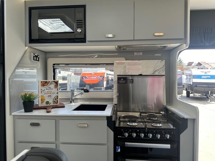 2025 JB Caravans 18' Gator X Family Bunk (Immediate Delivery)