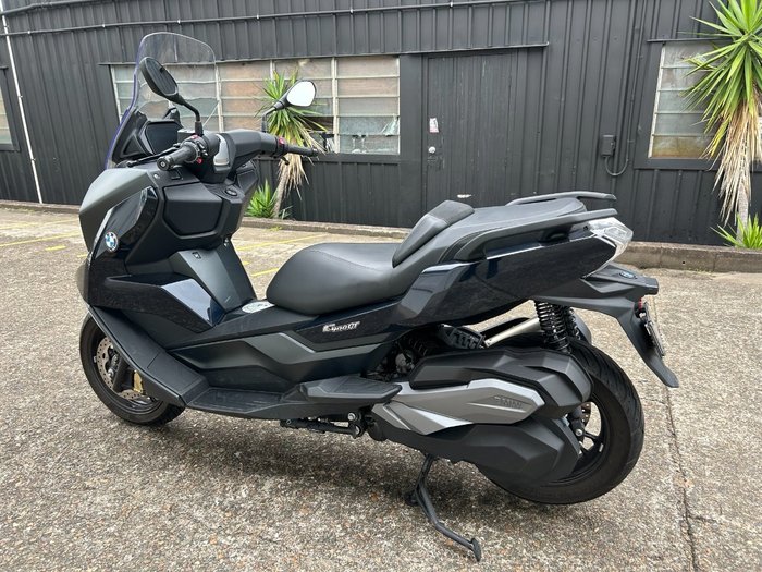 2024 BMW Motorrad C 400 GT IMPERIAL BLUE METALLIC