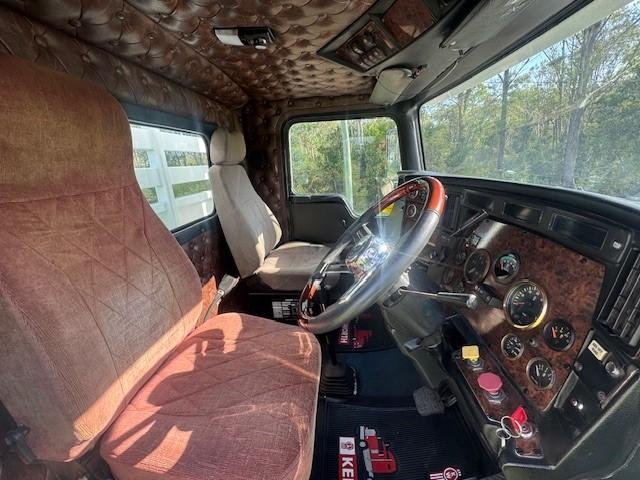 2004 Kenworth T401, Cat C12, 18Sp Manual