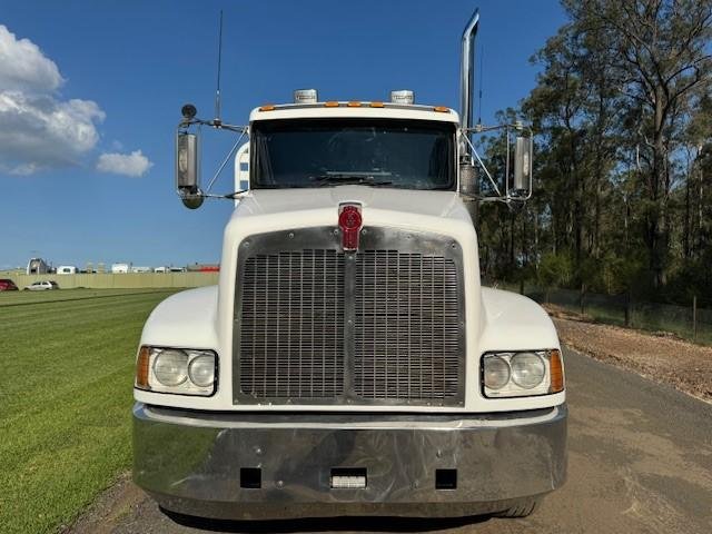 2004 Kenworth T401, Cat C12, 18Sp Manual