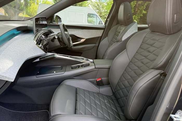 2024 Peugeot 3008 GT Premium Hybrid