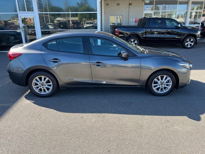 2018 Mazda 3 Neo Sport