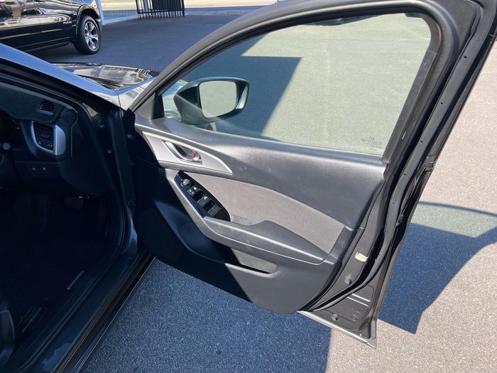 2018 Mazda 3 Neo Sport