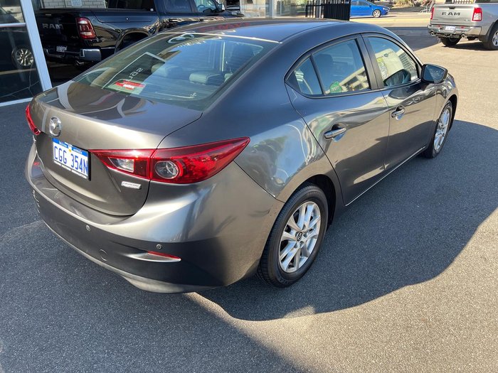 2018 Mazda 3 Neo Sport
