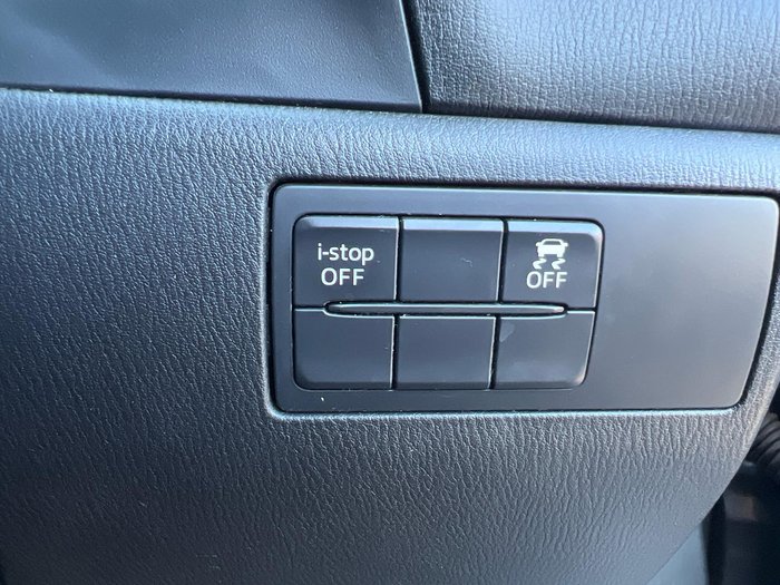 2018 Mazda 3 Neo Sport