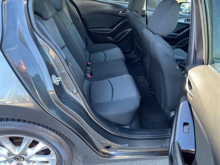 2018 Mazda 3 Neo Sport