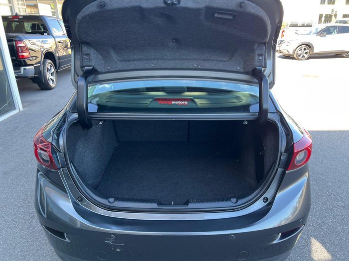 2018 Mazda 3 Neo Sport