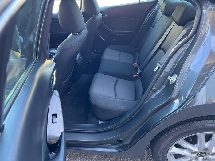 2018 Mazda 3 Neo Sport