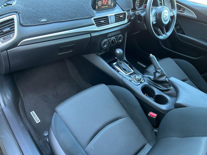 2018 Mazda 3 Neo Sport