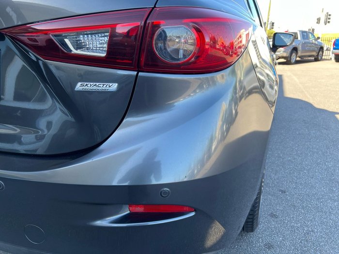 2018 Mazda 3 Neo Sport