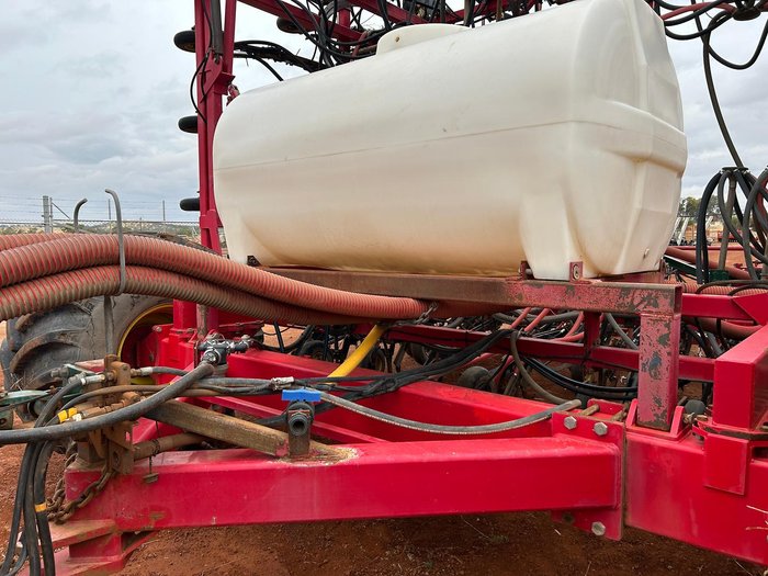 VADERSTAD Seed Hawk SH6010 60 Seeding Bar with liquid tank