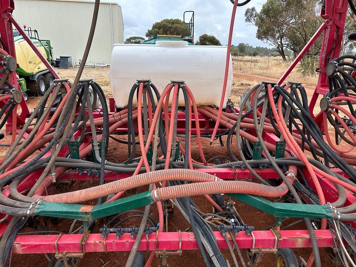 VADERSTAD Seed Hawk SH6010 60 Seeding Bar with liquid tank