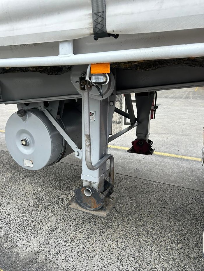 2005 Maxitrans St3 34 Pallet Refrigerated B Double