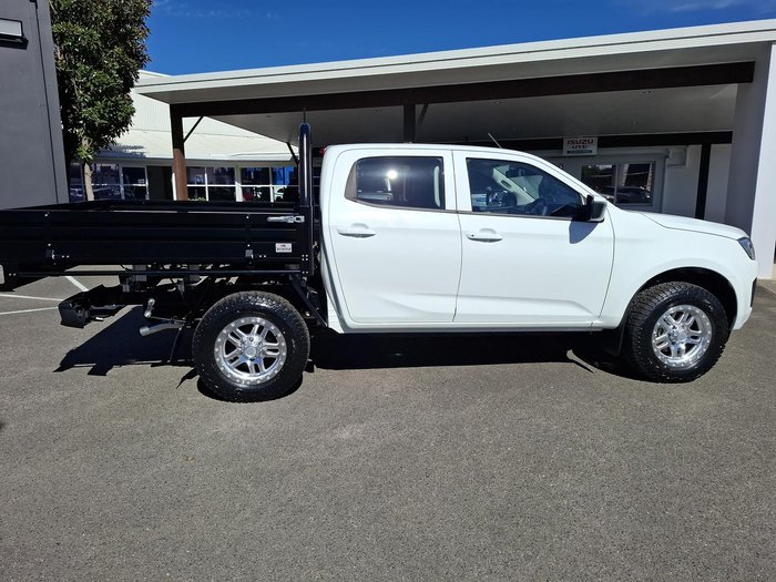 2024 Isuzu D-MAX LS-M
