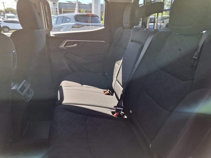 2024 Isuzu D-MAX LS-M